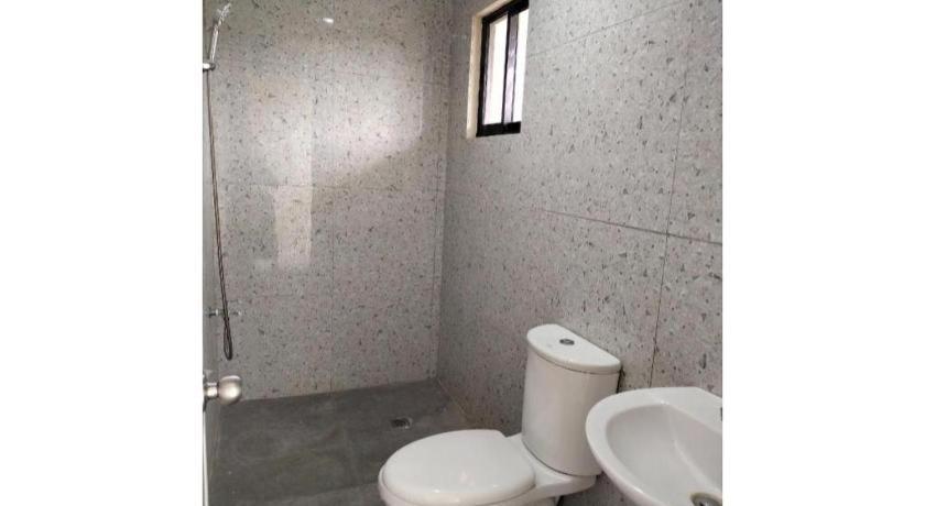Oyo 800 Ddd Habitat Dormtel Bacolod Hotel Eksteriør billede
