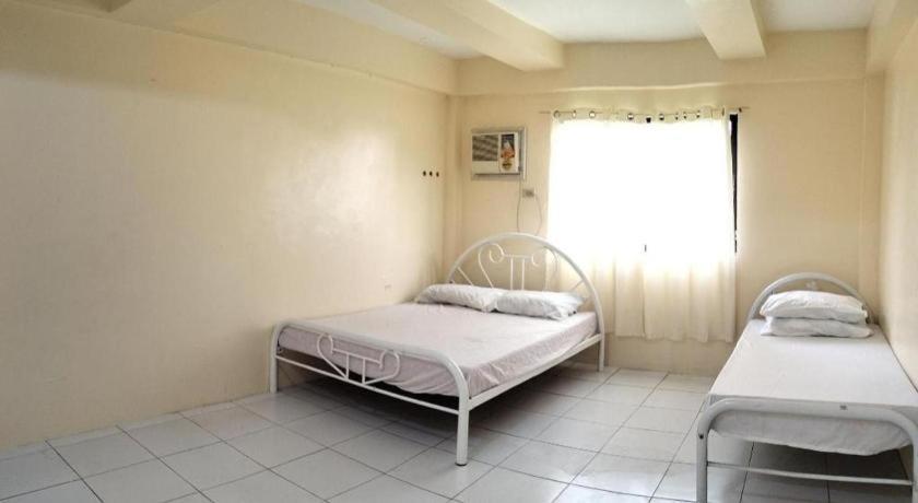 Oyo 800 Ddd Habitat Dormtel Bacolod Hotel Eksteriør billede